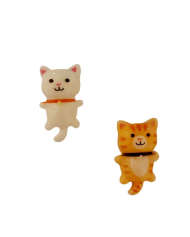 Close up - cat resin magnets
