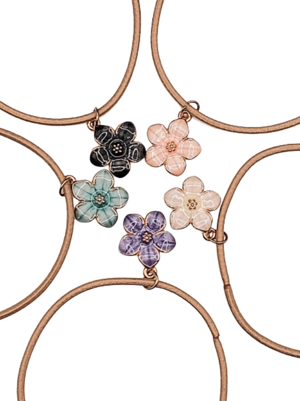 Close up - Flower bottle charms (beige band)